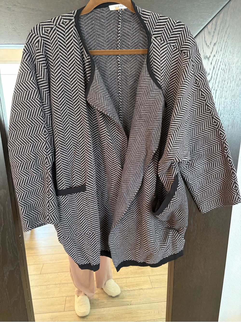 Sioni Black and White Chevron Open Cardigan